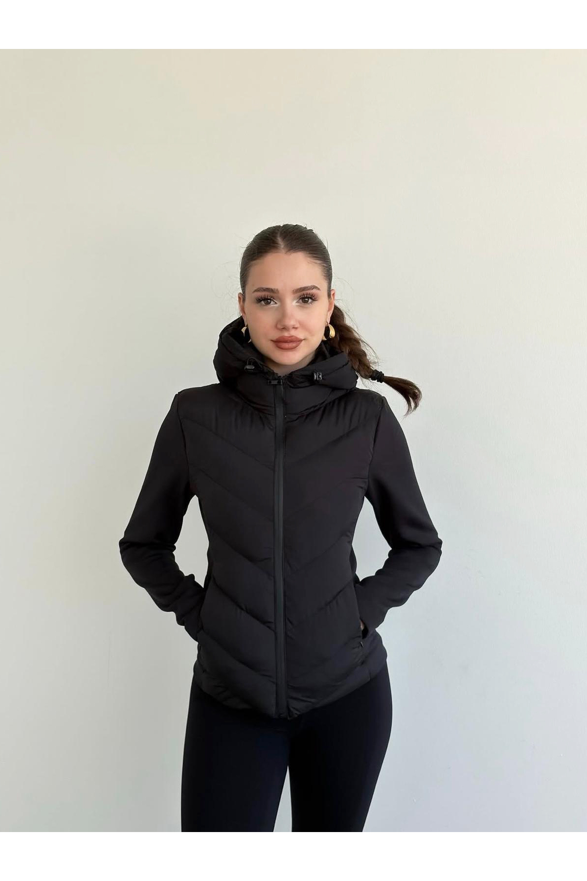 Siyah Kapüşonlu Şişme Mont Kışlık Slim Fit Rüzgar Geçirmez Fermuarlı Kadın Mont Luxvestimenta