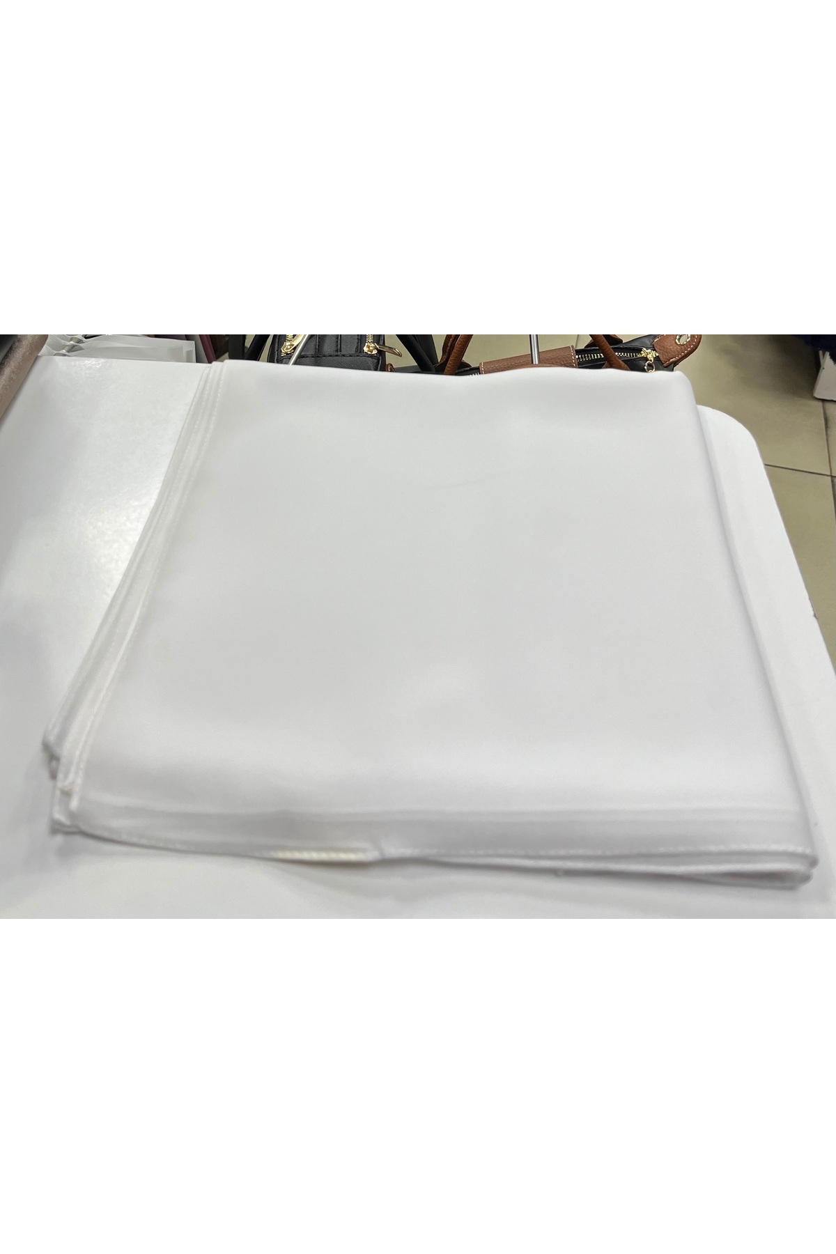 Şifon şal kırık beyaz kenarları makine dikişli