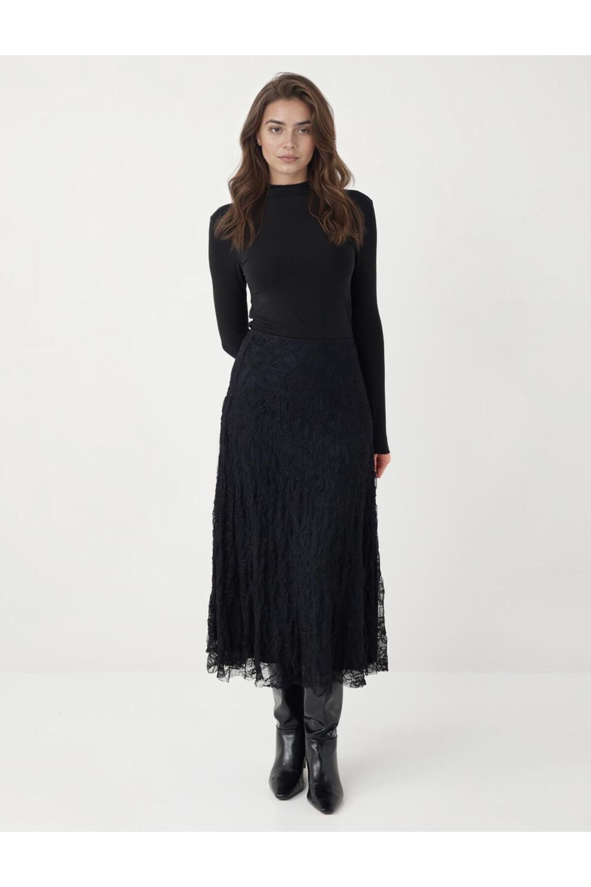 Siyah Dantel Detaylı Yüksek Bel Örme Midi Etek