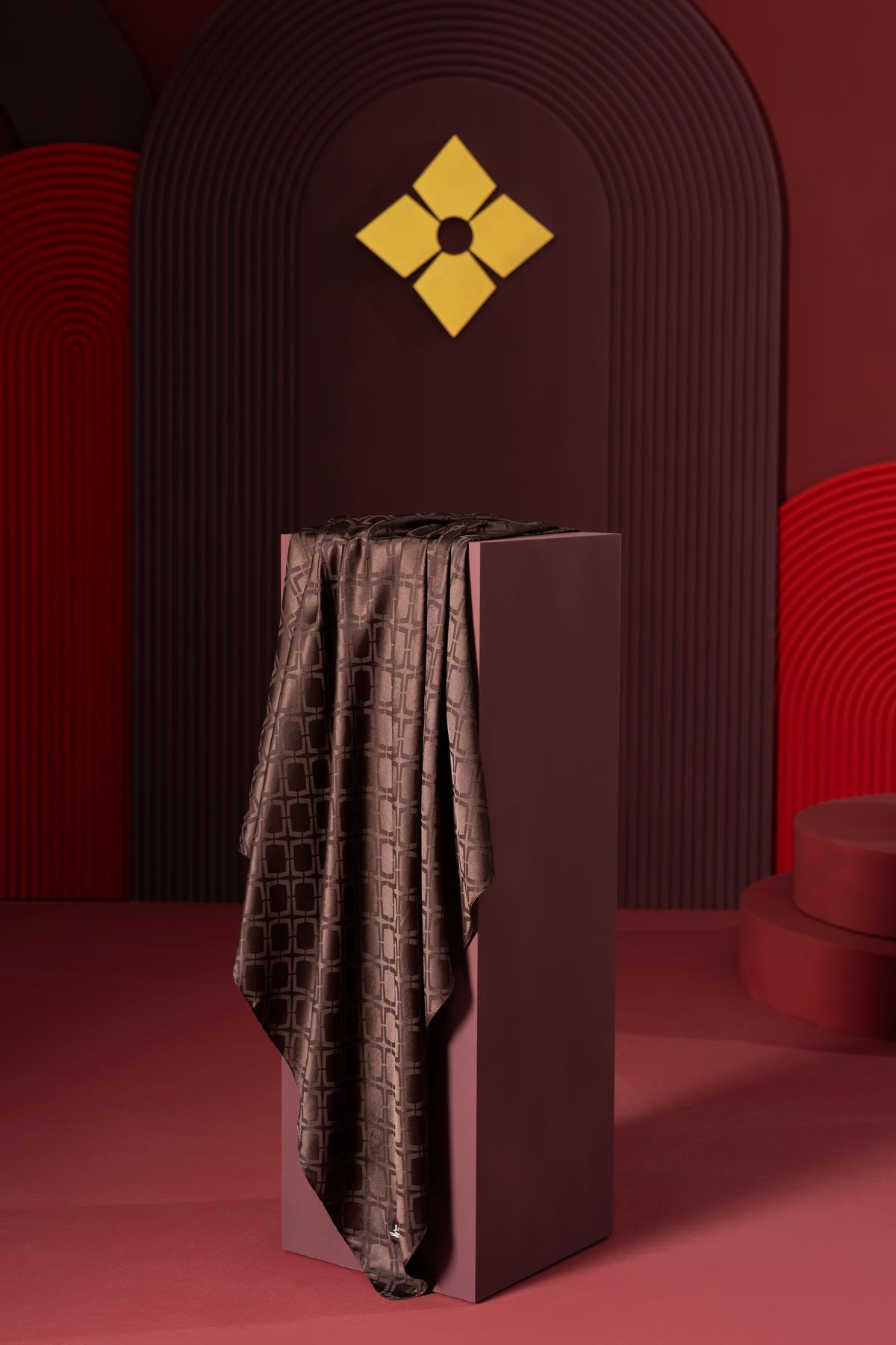 Kadın Geometrik Jakarlı Eşarp