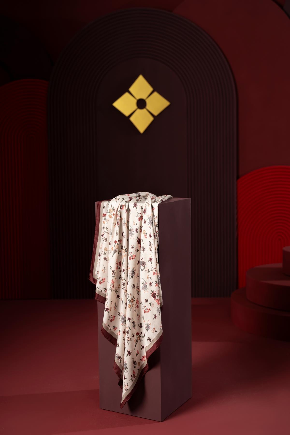 Kadın Digital Baskılı Çiçek Desen Soft Eşarp