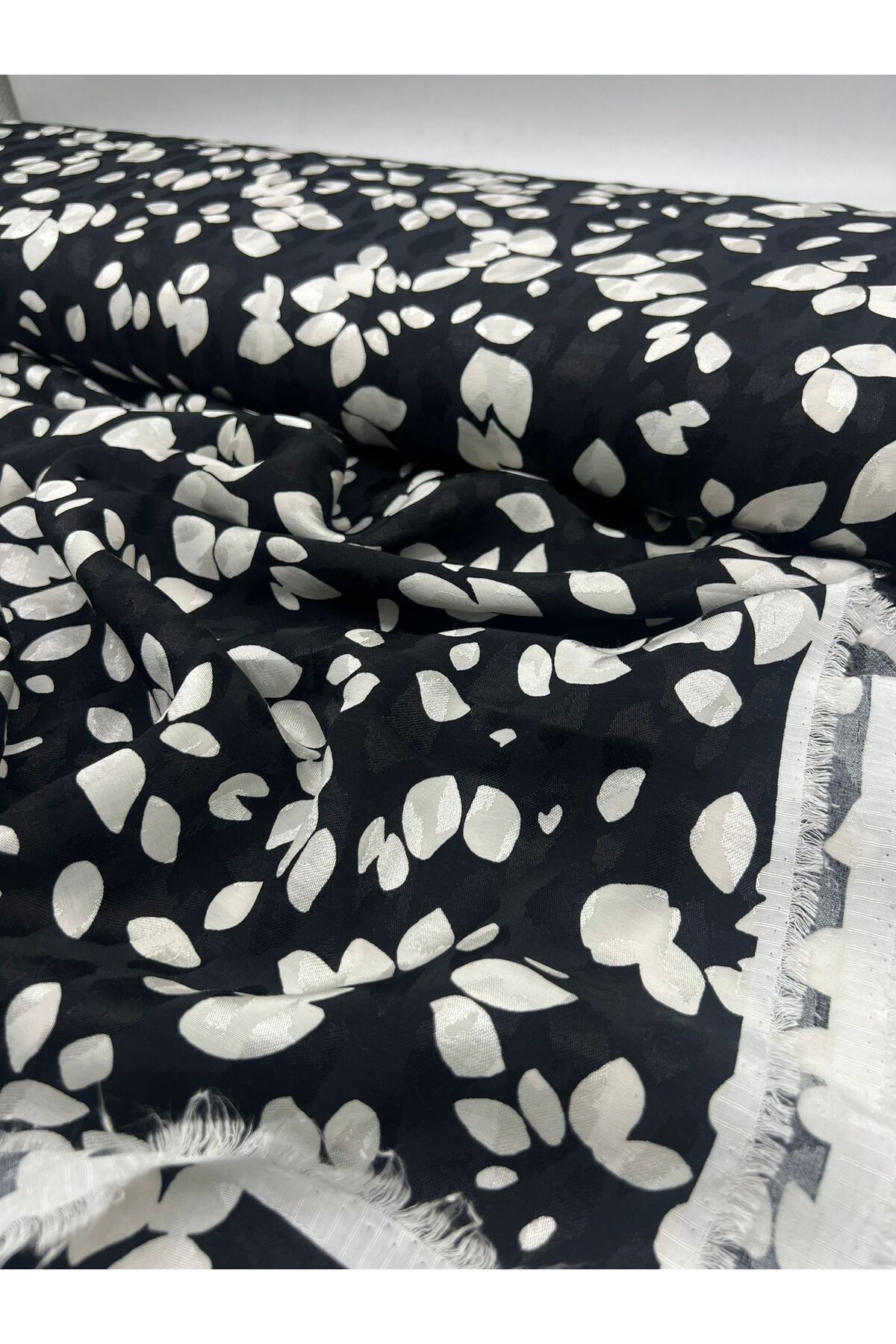 Jakarlı Floş İpek Kumaş (Eni 150cm) Polyester içermez İç Göstermez Ferace Abaya Elbise